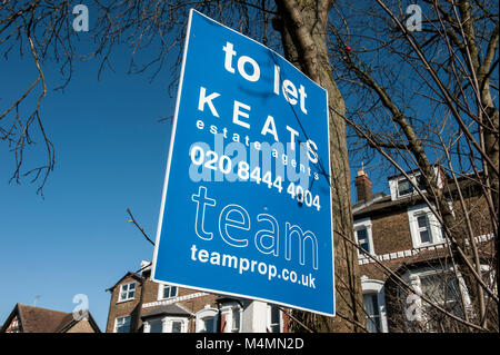 Keats Immobilienmakler anmelden Muswell Hill, London, England zu lassen. Stockfoto