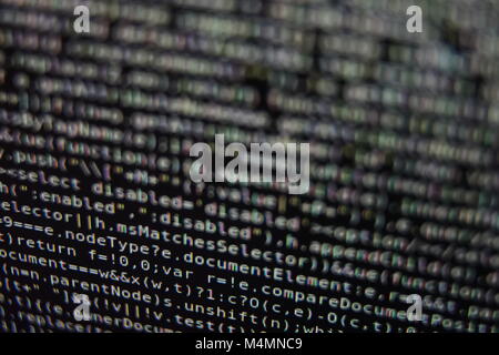 Weiß Programm Source Code-Segment auf einem schwarzen Bildschirm Closeup Stockfoto
