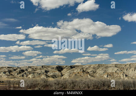 Wolken über Red Deer River Valley in Dinosaur Provincial Park, Alberta, Kanada; ein UNESCO Weltkulturerbe Stockfoto