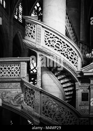 Paris, Frankreich - 7. Januar 2018: St. Stephen's Church der Mount ist eine katholische Kirche in Paris. Es hat eine einzigartige Architektur, mit zwei Ston Stockfoto