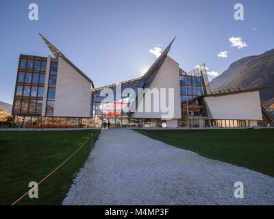 Trento, Italien - 19. November 2017: Die "Nutzung" ist das Museum der Wissenschaft in Trient vom italienischen Architekten Renzo Piano entworfen. Stockfoto