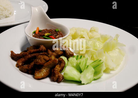Thai Chili Sauce mit Gemüse- und Schweinefleisch Stockfoto