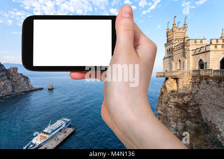 Travel Concept - touristische Fotografien Pier und Schwalbennest Schloss über das Schwarze Meer in Gaspra Bezirk an der Südküste der Krim im September abends o Stockfoto