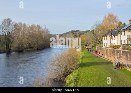 Den Fluss Usk, die neben der Stadt Usk Monmouthshire in South Wales Stockfoto