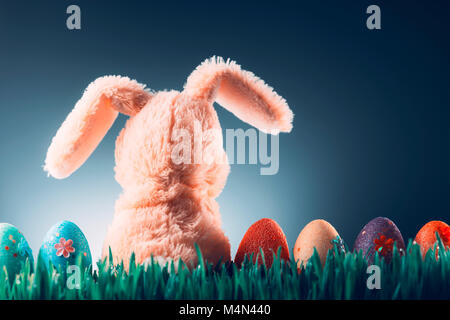 Ostern Hintergrund Konzept mit Bunny toy Stockfoto