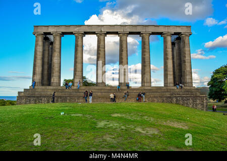 National Monument von Schottland, Calton Hill, Edinburgh, Vereinigtes Königreich. Das Denkmal befindet sich an der berühmten Calton Hill, Edinburgh, Schottland. Stockfoto