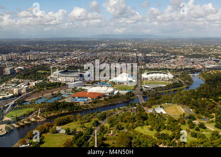Stadtbild von Melbourne von der Eureka Sky Tower mit Blick auf den Yarra River und Park Stockfoto