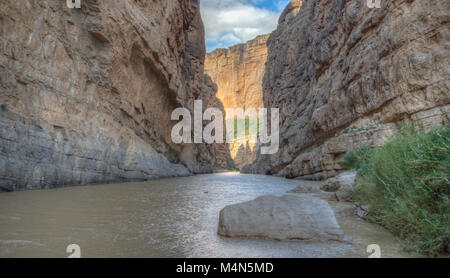 Santa Elena Canyon des Rio Grande Flusses im Big Bend National Park auf dem Texas und Mexiko Grenzen Stockfoto