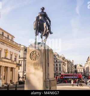 Edward VII Bronzestatue in Waterloo Place, London. Stockfoto