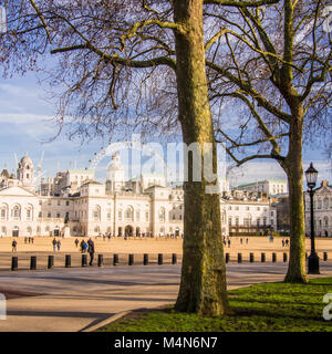 Horse Guards Parade im Winter mit dem London Eye im Hintergrund, London im Winter Stockfoto