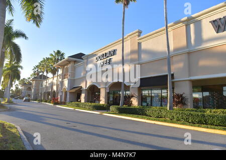 Parkland, FL, USA. 16 Feb, 2018. Außenansicht des Dollar Store, wo School shooter Nikolas Cruz vor dem School shooting**** NO NEW YORK DAILLIES ****** Credit: Hoo Me.Com/Media Punch/Alamy Leben Nachrichten beschäftigt war, Stockfoto