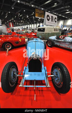 London, Großbritannien. 16 Feb, 2018. Ein 1927 Bugatti T35B einsitzigen Rennwagen, die auf der London Classic Car Show, die auf ExCel London, Vereinigtes Königreich. Mehr als 700 der besten klassischen Autos der Welt werden auf der Messe reicht von Vintage pre-Krieg Tourer zu einem modernen Konzept Autos. Quelle: Michael Preston/Alamy leben Nachrichten Stockfoto