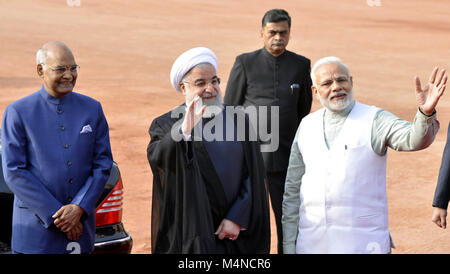 New Delhi, Indien. 17 Feb, 2018. (L und R) Indischer Präsident Ram Nath Kovind, der iranische Präsident Hassan Ruhani und indische Ministerpräsident Narendra Modi posieren für die Fotografen während der feierlichen Empfang für den Besuch des iranischen Präsidenten an der indischen Präsidentenpalast in Neu Delhi, Indien, 17. Feb 2018. Credit: Partha Sarkar/Xinhua/Alamy leben Nachrichten Stockfoto