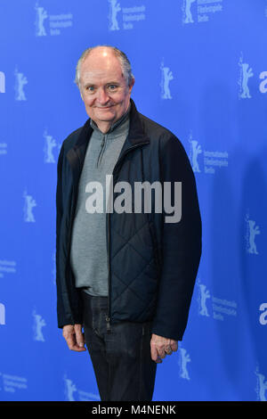 Berlin, Deutschland. 16 Feb, 2018. 16. Februar 2018 Berlinale, Fotosession für den Film "Black 47" (Berlin, Deutschland): Jim Broadbent. | Verwendung der weltweiten Kredit: dpa/Alamy leben Nachrichten Stockfoto