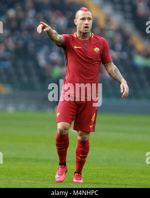 Udine, Italien. 17 Feb, 2018. Roma's midfielder Radja Nainggolan Gesten während der Serie ein Fußballspiel zwischen Udinese Calcio v als Roma bei Dacia Arena am 17 Februar, 2018. Quelle: Andrea Spinelli/Alamy leben Nachrichten Stockfoto