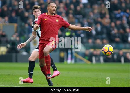 Udine, Italien. 17 Feb, 2018. Roma's Verteidiger Juan Jesus steuert die Kugel während der Serie ein Fußballspiel zwischen Udinese Calcio v als Roma bei Dacia Arena am 17 Februar, 2018. Quelle: Andrea Spinelli/Alamy leben Nachrichten Stockfoto