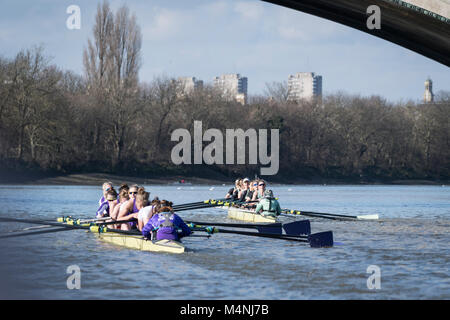 Putney, UK. 17 Feb, 2018. 17. Februar 2018. Boat Race Fixture. Cambridge University Boat Club vs Frauen Universität London Boat Club. Als Vorbereitung für die Cancer Research UK Regatten, Oxford und Cambridge Clubs beteiligen sich eine Reihe von Vorrichtungen gegen andere Vereine, Rudern die gleichen Tideway Kurs als für das Boot Rennen verwendet. Credit: Duncan Grove/Alamy leben Nachrichten Stockfoto