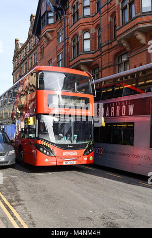 Nottingham City Busse in der King Street, UK. Stockfoto