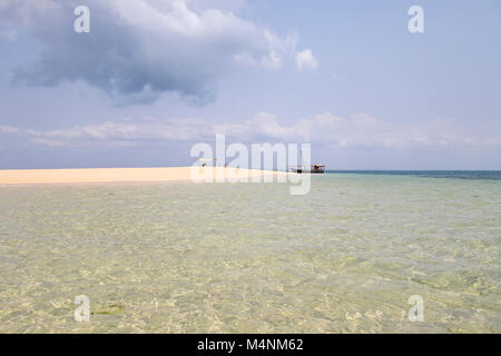 Desert Island in Mosambik mit türkisblauem Meer Stockfoto