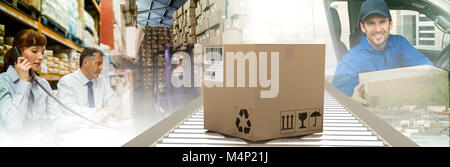 Das zusammengesetzte Bild von verpackten Paket box auf Transportband Stockfoto
