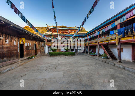 Dieses Dorf ist der Musuo Minderheit, die eine matriarchin Gesellschaft, und Sie haben nicht die traditionellen Hochzeiten aber zu Fuß ehe. Stockfoto