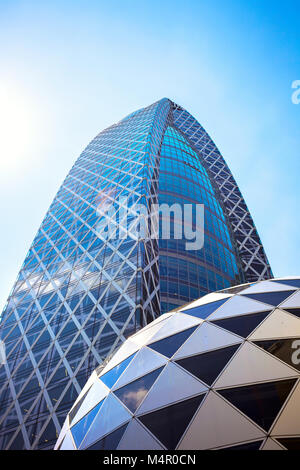 Tokio - Juni 4, 2010: Mode Gakuen Cocoon Tower am 4. Juni 2010 in Tokio. Es ist 204 Meter hoch und, wie der Name schon sagt, ähnelt die seidige Home von v Stockfoto