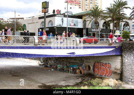 Eine Brücke in den Strand Las Americas. Arona. Santa Cruz de Tenerife. Spanien Stockfoto