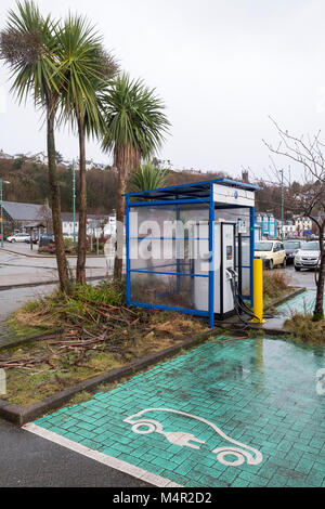 Elektrofahrzeug Ladestation, Tobermory, Isle of Mull, Argyll und Bute. Stockfoto