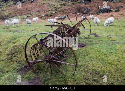 Verlassenen landwirtschaftlichen Heuernte Maschine auf der Isle of Mull, Inneren Hebriden in Schottland. Stockfoto