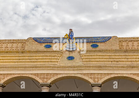 Faravahar auf dem zoroastrischen Tempel in Yazd Stockfoto