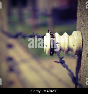 Detail der Grenze mit Stacheldraht mit Vintage Effekt Stockfoto