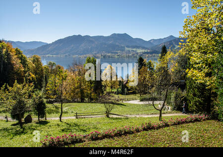 Mit 149 Wanderungen rund um den Tegernsee gibt es genügend Möglichkeiten für Outdoor Enthusiasten. 10 lange Entfernung Wanderwege und 6 Thematische Wanderwege warten Stockfoto