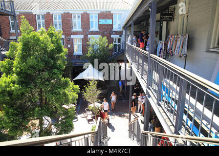 Samstag am Alten Keks Mühle, im Herzen des trendigen Woodstock, mit Designer Boutiquen, Büros und Werkstätten, in Kapstadt, Südafrika Stockfoto