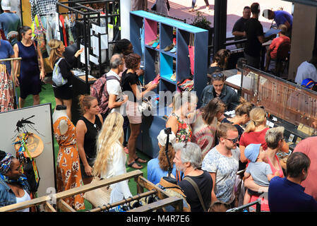 Die alten Keks Mühle, einem lebhaften Dorf im Herzen von Woodstock, mit Boutiquen in einem einzigartigen, industrial-style Setting, in Kapstadt, SA. Stockfoto