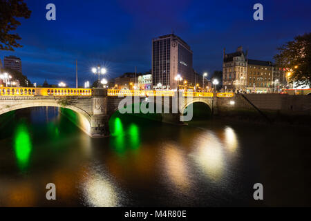 O'Connell Bridge ist eine Brücke über den Fluss Liffey in Dublin, Irland. Wurde von James Gandon entworfen und zwischen 1791 und 1794 gebaut. Stockfoto