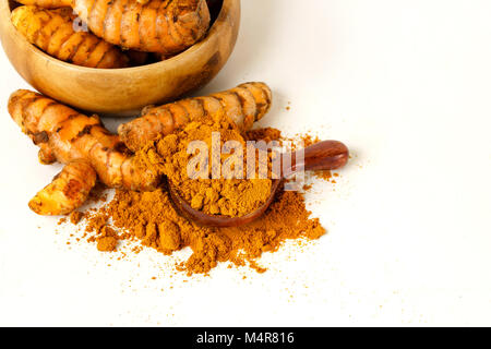 Gelbwurz und Pulver Stockfoto