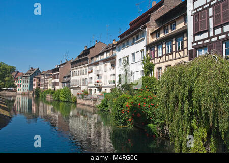 Idyllische Fachwerkhäuser an der Ill, La Petite France (Frankreich), Straßburg, Elsaß, Bas-Rhin, Frankreich, Europa Stockfoto