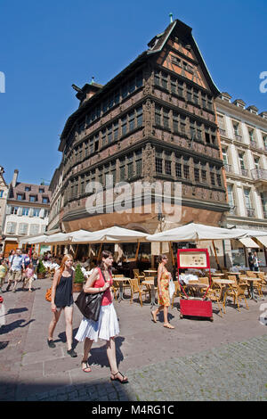 Maison Kammerzell, Gourmet Restaurant im Cathedral Square, Fachwerkhaus, ältestes Haus von Straßburg, gebaut 1427, Elsaß, Bas-Rhin, Frankreich, Europa Stockfoto