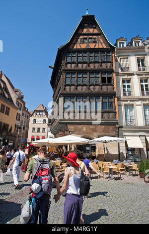 Maison Kammerzell, Gourmet Restaurant im Cathedral Square, Fachwerkhaus, ältestes Haus von Straßburg, gebaut 1427, Elsaß, Bas-Rhin, Frankreich, Europa Stockfoto