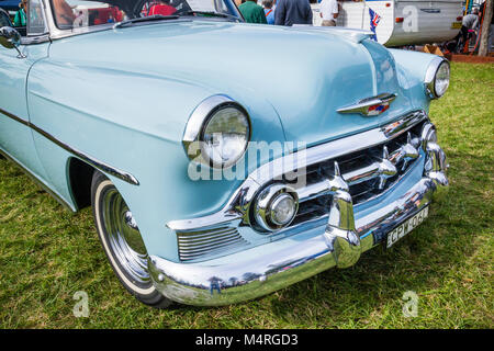 Australien, New South Wales, Central Coast, der Eingangsbereich, der eleganten vorderen Kotflügel eines Chevrolet 1953 Bel Air Sportcoupé während der Centra ausgestellt Stockfoto