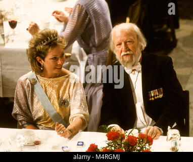 WILLIAM GOLDING britischer Autor und Nobelpreisträger laureatet in Literatur an der Nobelpreis Banquete Tabelle mit Prinzessin Christina von Schweden 1983 Stockfoto