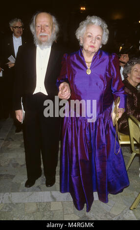 WILLIAM GOLDING britischer Autor und Nobelpreisträger für Literatur Nobelpreis Banquete mit Frau Anne 1983 Stockfoto