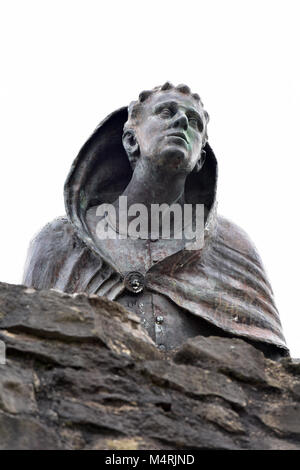 Statue von John le Fleming auf die alten Mauern der Stadt Southampton. Bürgermeister von Southampton im vierzehnten Jahrhundert. Stockfoto