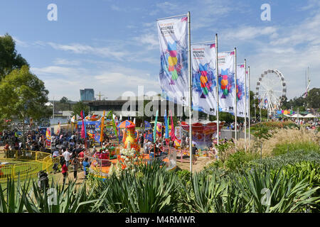 Melbourne, Australien: 11. März 2017: Familien und Touristen die Sehenswürdigkeiten genießen Sie bei der jährlichen Moomba Festival, das Laufen für 60 Jahre gewesen ist. Ich Stockfoto