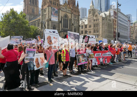 Melbourne, Australien: 03. März 2017: Eine große Menschenmenge der Verkehr gegen intensive Anbaumethoden zu demonstrieren gestoppt haben. Stockfoto