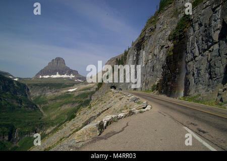 Die East Side Tunnel auf dem Going-to-the-Sun gegen Logan Pass.. der East Side Tunnel. Stockfoto