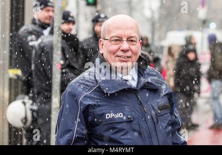 München, Bayern, Deutschland. 17 Feb, 2018. (Foto: Sachelle Babbar) Rainer Wendt, Chef der Deutschen Polizei Gewerkschaft (DPolG) Während der Münchner Sicherheitskonferenz wird angezeigt. Credit: Sachelle Babbar/ZUMA Draht/Alamy leben Nachrichten Stockfoto