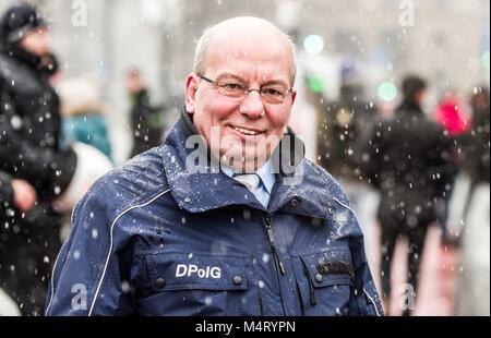 München, Bayern, Deutschland. 17 Feb, 2018. (Foto: Sachelle Babbar) Rainer Wendt, Chef der Deutschen Polizei Gewerkschaft (DPolG) Während der Münchner Sicherheitskonferenz wird angezeigt. Credit: Sachelle Babbar/ZUMA Draht/Alamy leben Nachrichten Stockfoto