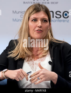 München, Deutschland. 17 Feb, 2018. Beatrice Fihn aus Schweden, Direktor der Internationalen Kampagne zur Abschaffung von Atomwaffen (ICAN), liefert eine Rede auf der 54. Muenchner Sicherheitskonferenz in München, Deutschland, 17. Februar 2018. Mehr als 500 Gäste unter den Kopf der Staaten und Leiter der Regierungen, wird erwartet, dass der dreitägigen Konferenz zu besuchen. Credit: Sven Hoppe/dpa/Alamy leben Nachrichten Stockfoto