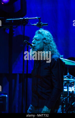 Toronto, Kanada. 17 Feb, 2018. Robert Plant führt mit dem sensationellen Platz Laufräder bei Massey Hall in Toronto. Credit: Bobby Singh/Alamy leben Nachrichten Stockfoto